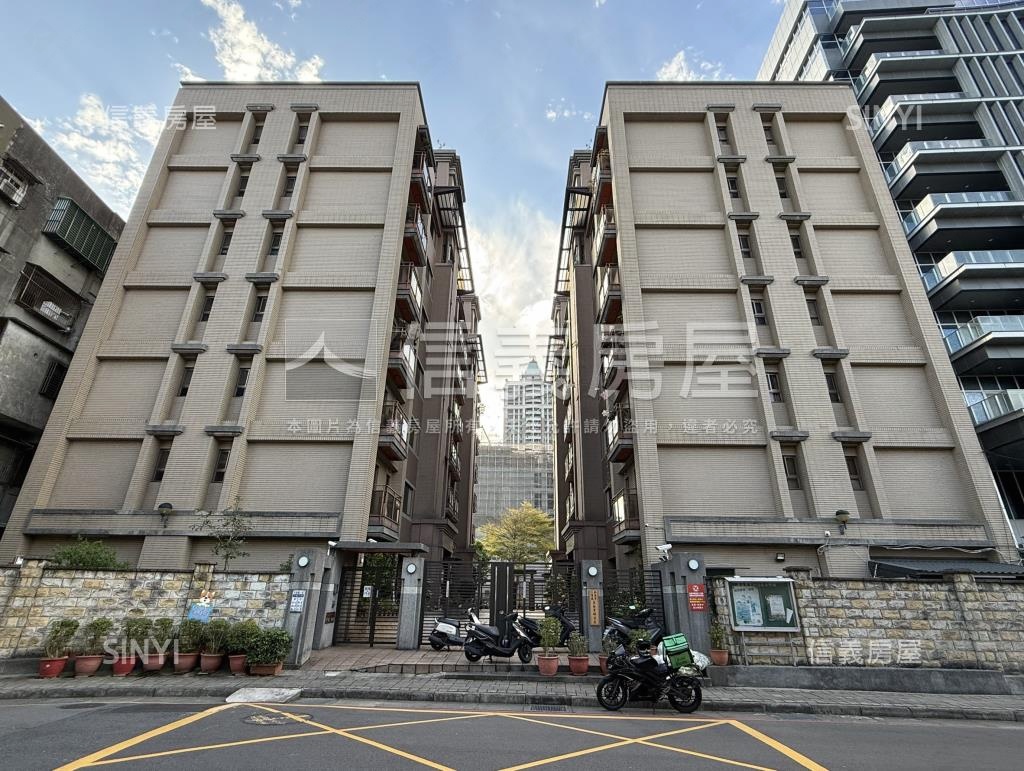 寶石金典社區外觀及周邊環境