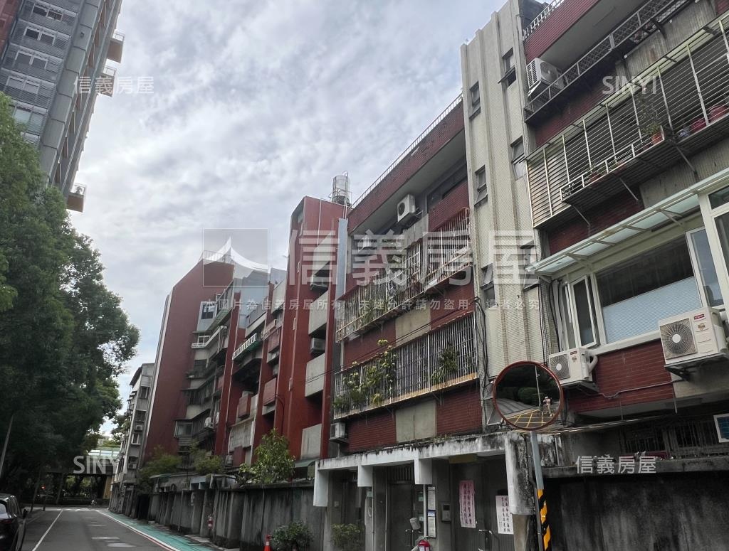 建國南路二段39巷華廈社區外觀及周邊環境