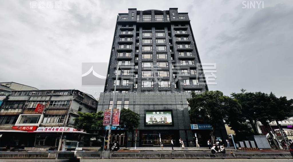 威震市林社區外觀及周邊環境