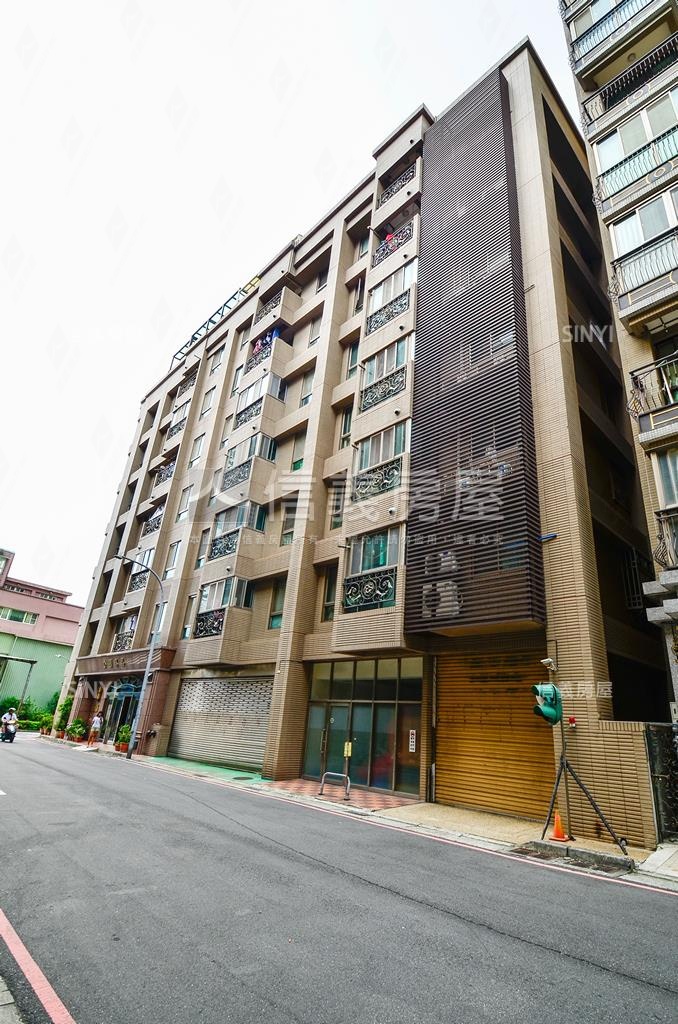 公園臻品社區外觀及周邊環境