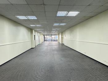 捷運旁路邊大店面 - C321053