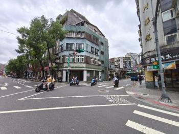 莊敬路三角窗顯眼店面 - C338628