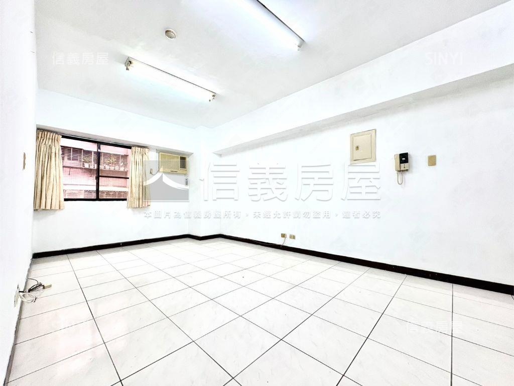 文藝中心電梯兩房誠租 - Image 1