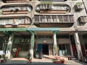 近文山特區騎樓公寓一樓 - C341578