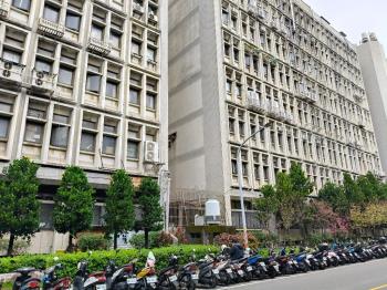 五權一路廠辦附２個汽車位 - C350037