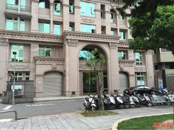 信義世爵三角窗店面 - CZ05323